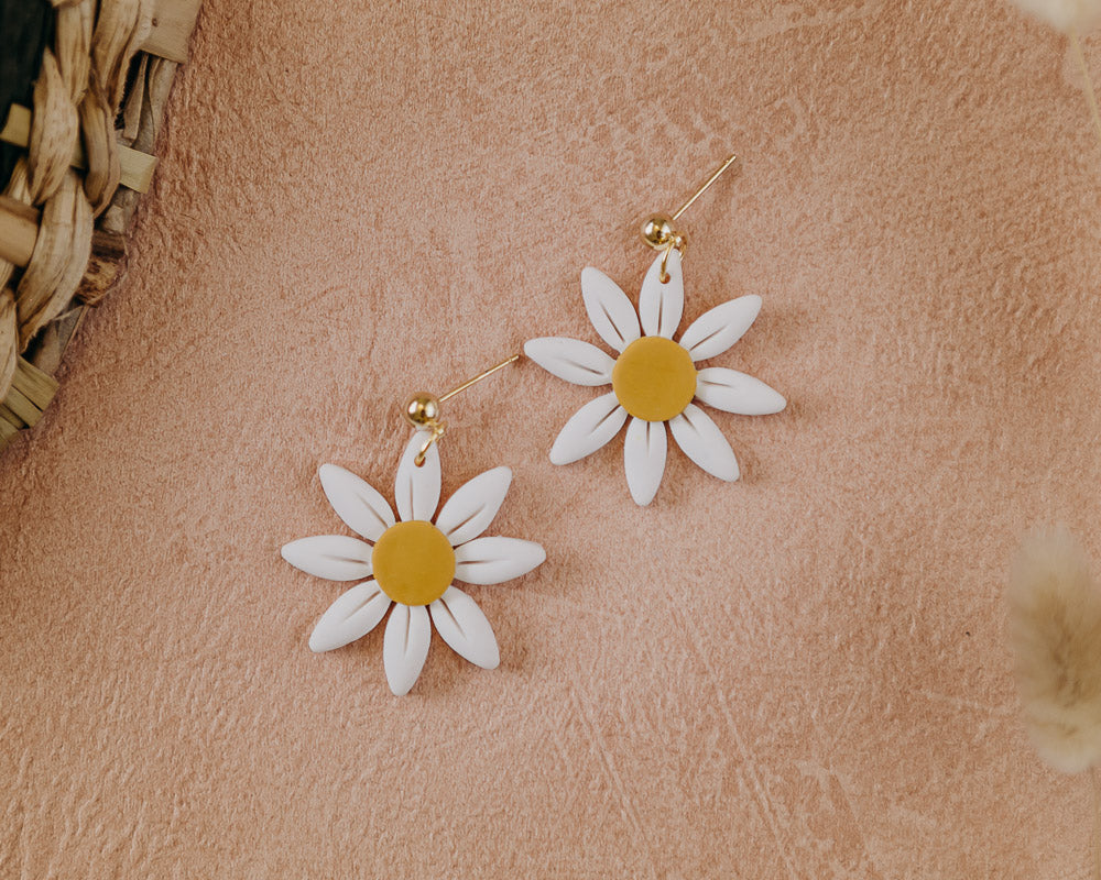 Daisy Dangles in White.